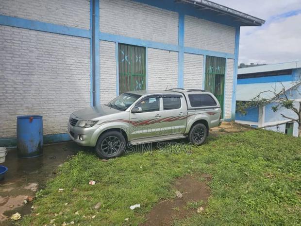 Toyota Hilux 3.0 D-4D 4x4 2015 Silver
