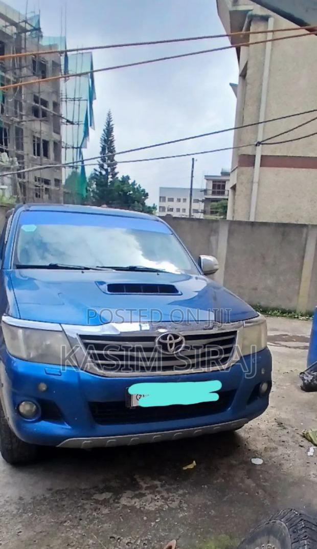 Toyota Hilux 3.0 D-4D 4x4 2015 Blue