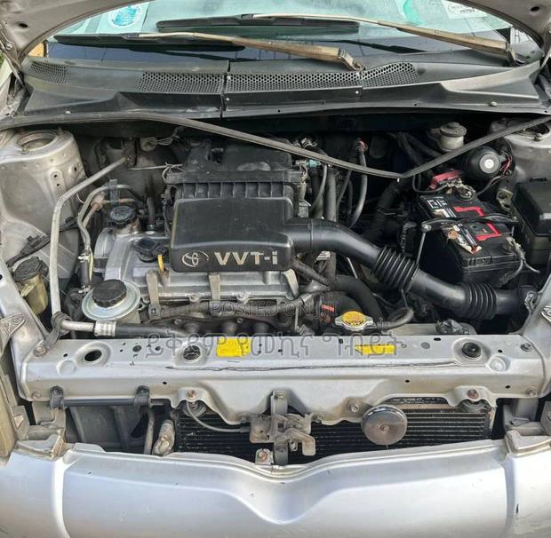 Toyota Vitz 2001 Silver