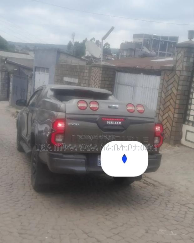 Toyota Hilux 2022 Green