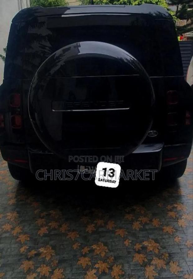 Land Rover Defender SE 2024 Black