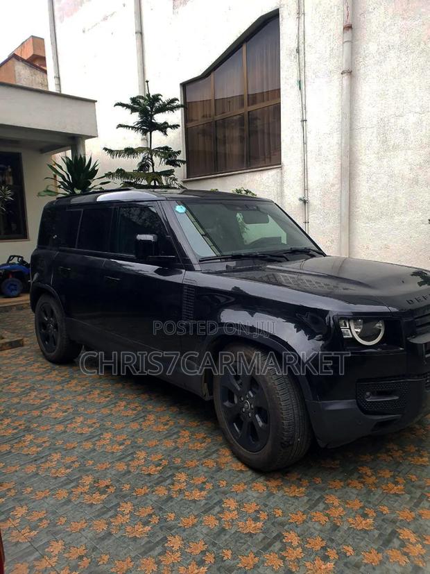 Land Rover Defender SE 2024 Black
