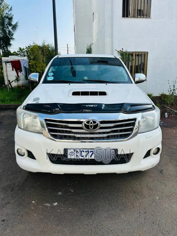 Toyota Hilux 3.0 D-4D 4x4 2013 White