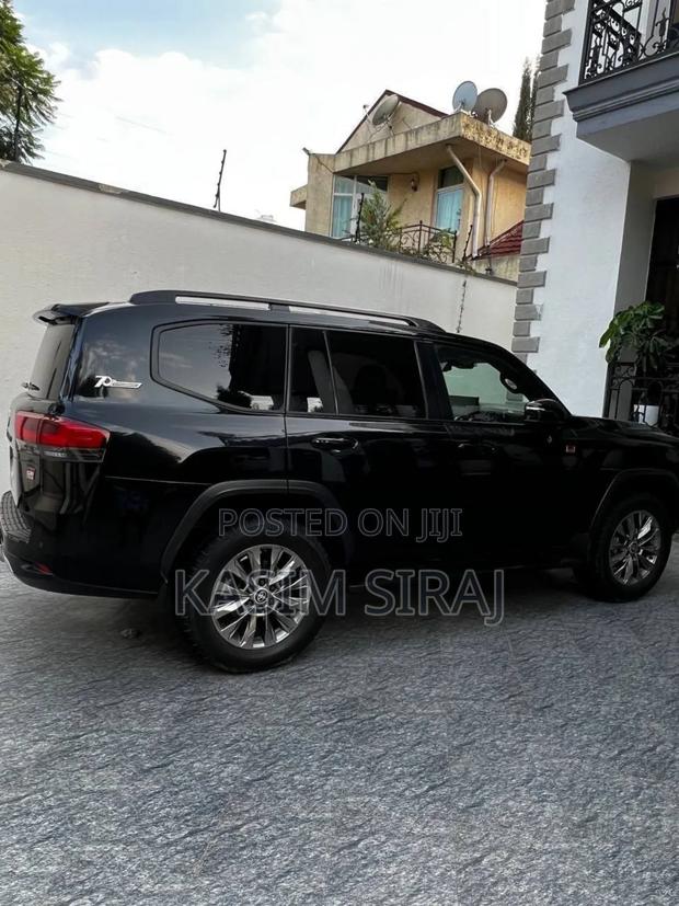 Toyota Land Cruiser 3.3 DT 2022 Black
