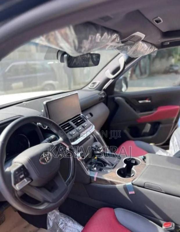 Toyota Land Cruiser 3.3 DT 2022 Black