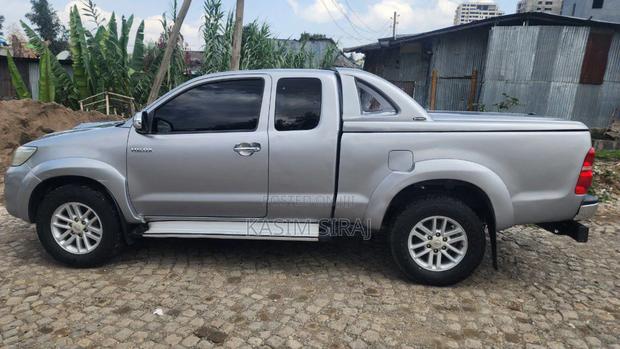 Toyota Hilux 3.0 D-4D 4x4 2014 Silver