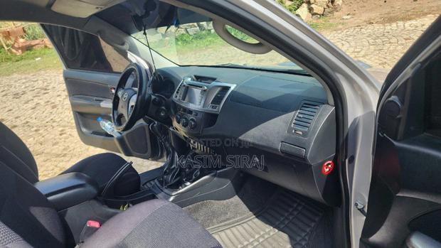 Toyota Hilux 3.0 D-4D 4x4 2014 Silver