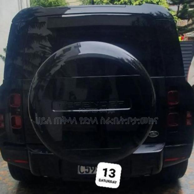 Land Rover Defender 2024 Black