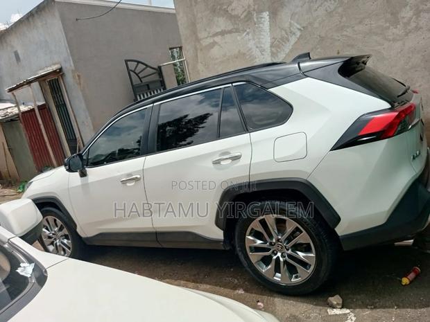 Toyota RAV4 2020 White