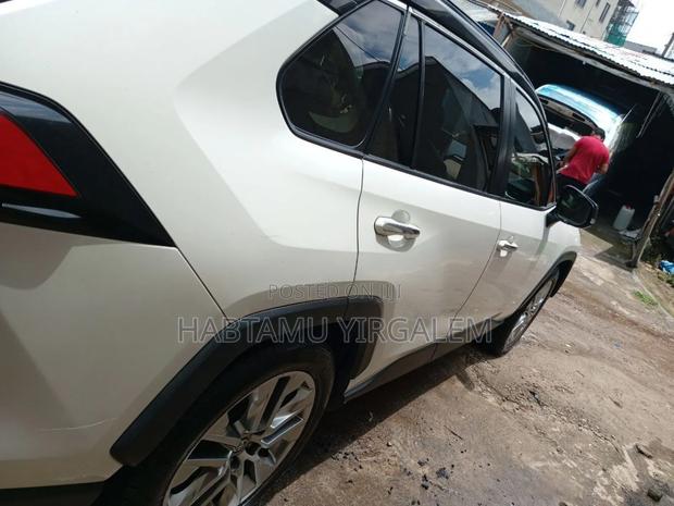 Toyota RAV4 2020 White