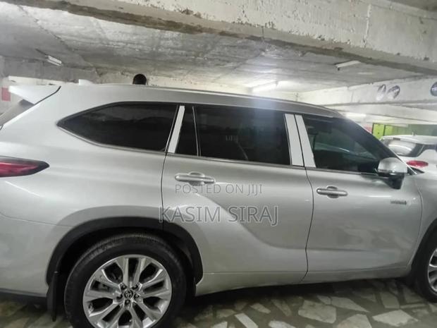 Toyota Highlander Hybrid 2024 Silver