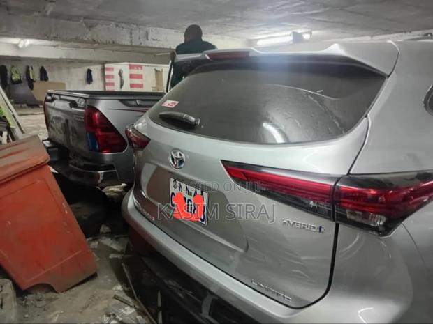 Toyota Highlander Hybrid 2024 Silver
