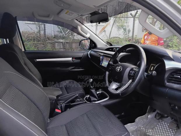 Toyota Hilux 2020 Silver
