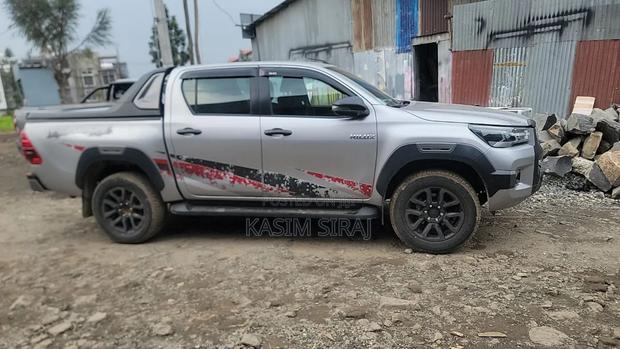 Toyota Hilux Revo Double Cab Deisel 2.4 AWD 2021 Silver