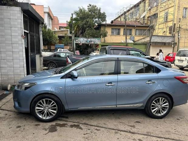 Toyota Yaris L Hatchback 5dr 2016 Blue