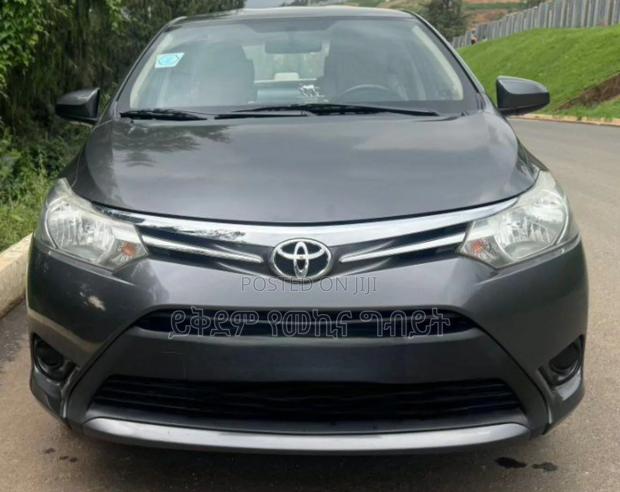 Toyota Yaris 2015 Gray