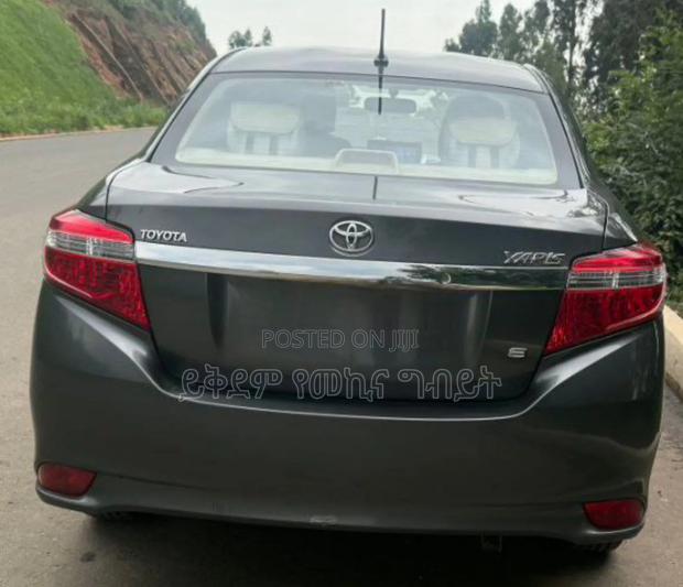 Toyota Yaris 2015 Gray