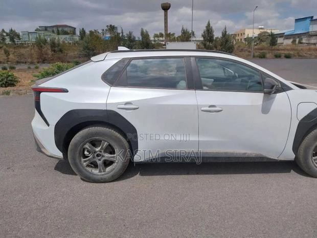 New Toyota bZ4X 71.4 kWh AWD 2023 White