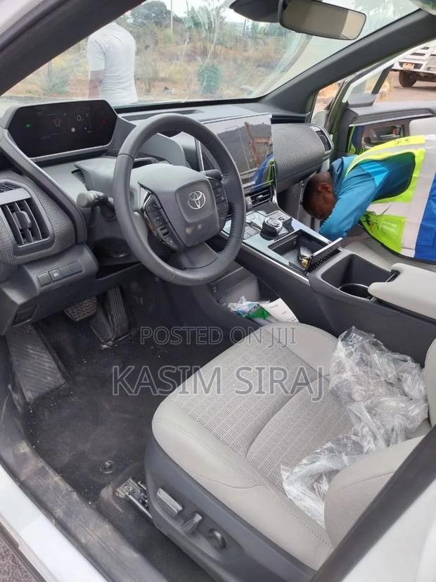 New Toyota bZ4X 71.4 kWh AWD 2023 White