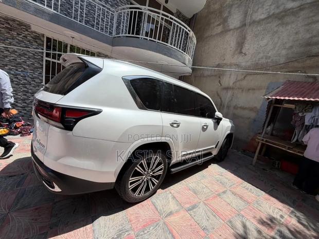 Lexus LX LX 600 2023 White