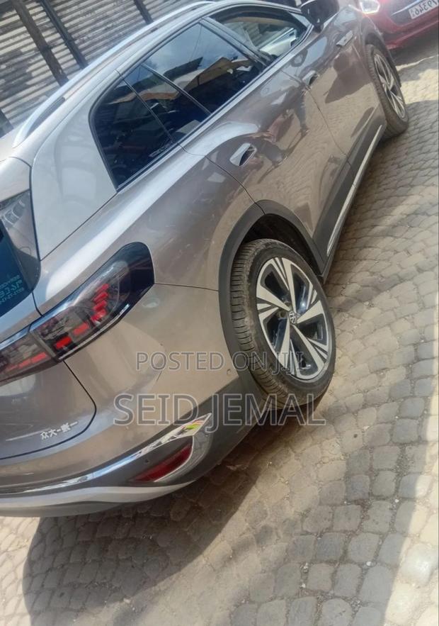 Volkswagen ID.6 2023 Silver