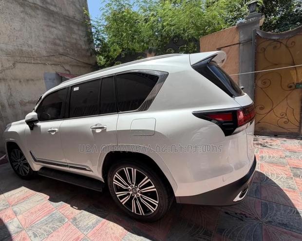 New Lexus LX 600 2023 Ivory