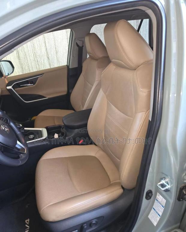 Toyota RAV4 2021 Maroon
