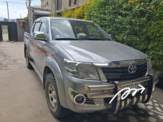 Toyota Hilux 2015 Silver
