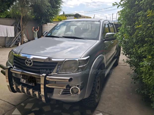 Toyota Hilux 2015 Silver