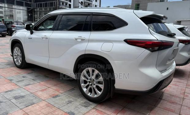 Toyota Highlander 2024 White