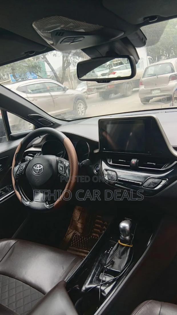 Toyota C-HR 2017 Brown