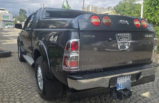 Toyota Hilux 2015 Black