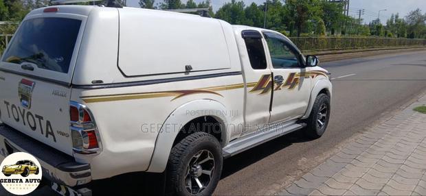 Toyota Hilux 2012 White