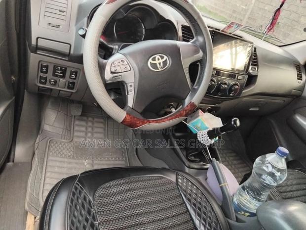 Toyota Hilux 2013 Black