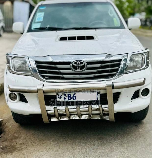 Toyota Hilux 2013 White