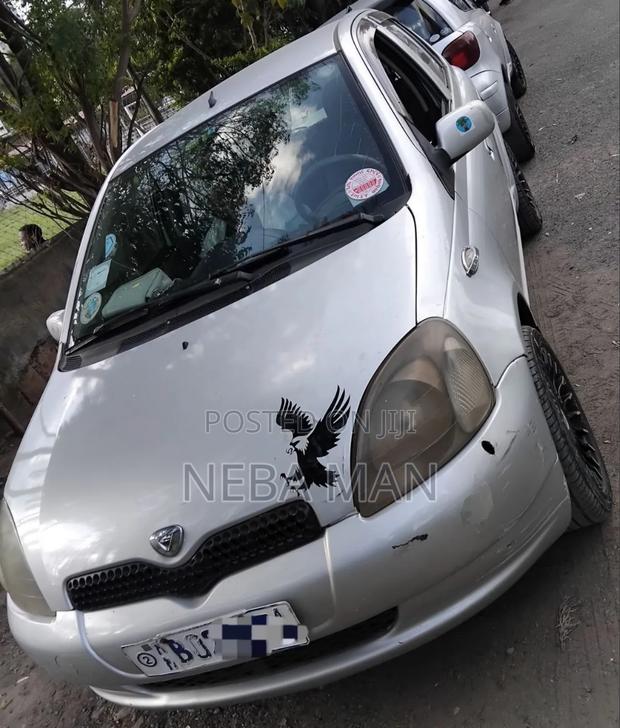 Toyota Vitz 2001 Silver