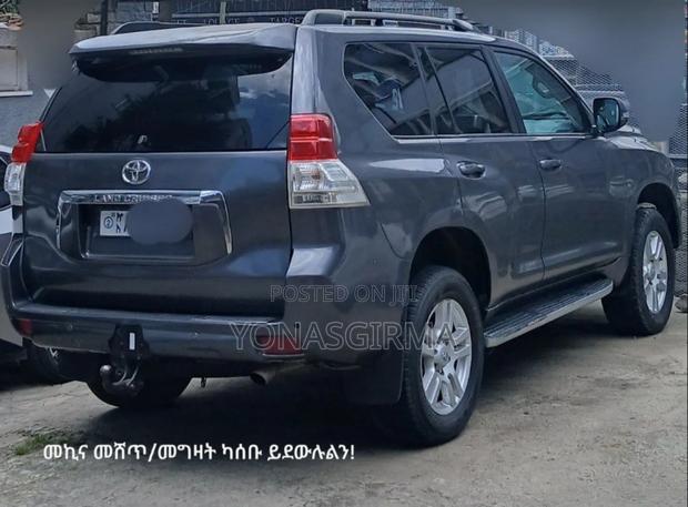 Toyota Land Cruiser 2010 Black
