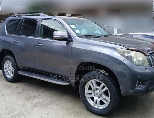 Toyota Land Cruiser 2010 Black