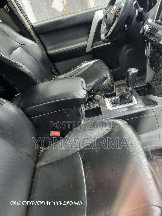 Toyota Land Cruiser 2010 Black