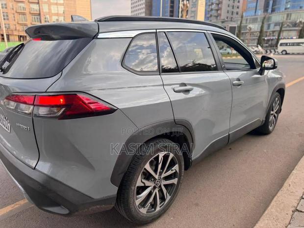Toyota Corolla Cross Hybrid 2024 Blue