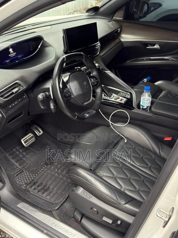 Peugeot 5008 2022 White