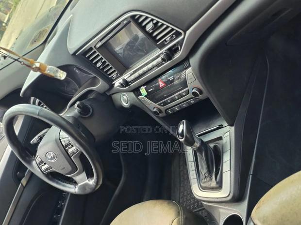 Hyundai Avante 2017 Gray