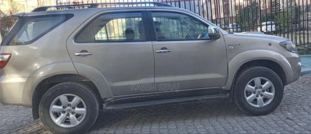 Toyota Fortuner 2.5 D RWD 2010 Blue