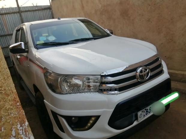 Toyota Hilux Revo Double Cab Deisel 2.4 AWD 2016 White
