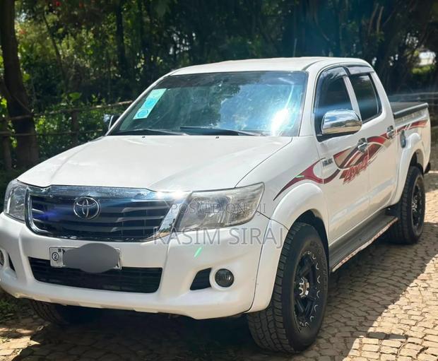 Toyota Hilux 3.0 D-4D 4x4 2013 White
