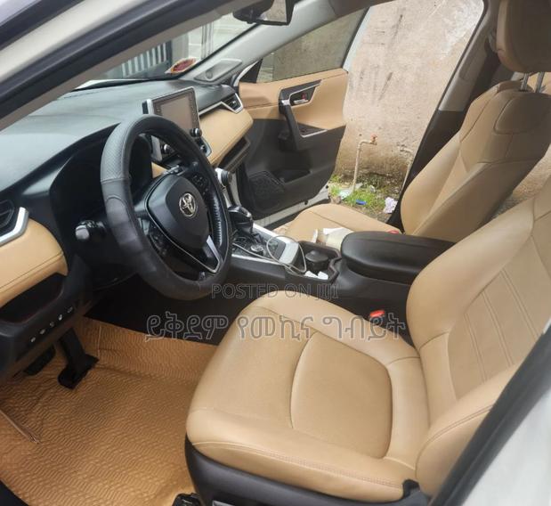 Toyota RAV4 2020 White