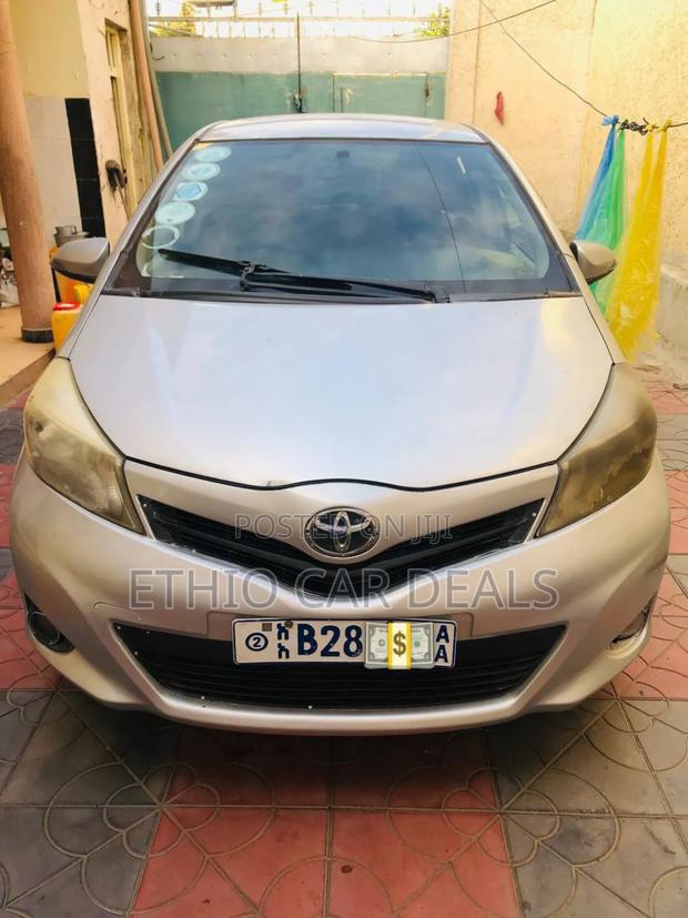 Toyota Yaris 2011 Silver