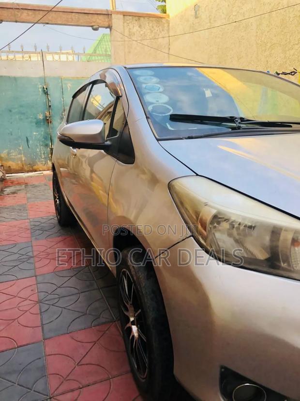 Toyota Yaris 2011 Silver