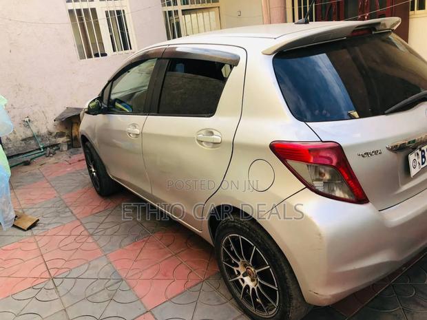 Toyota Yaris 2011 Silver