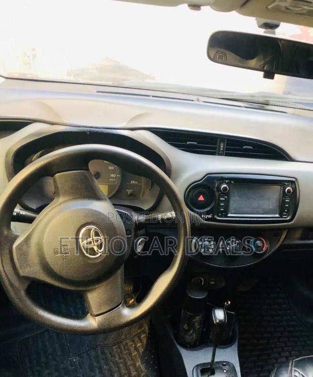 Toyota Yaris 2011 Silver